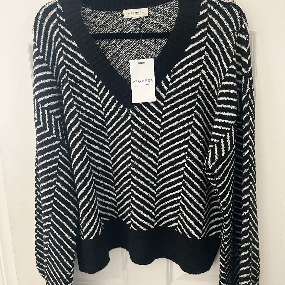 NWT - Herringbone Stripe V-Neck Sweater - Large - Black By Promesa